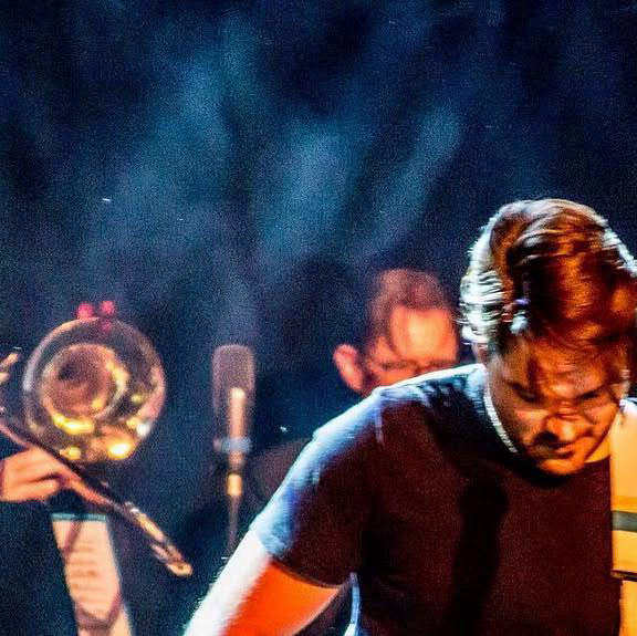 Horns and vocals at the Last Waltz tribute
